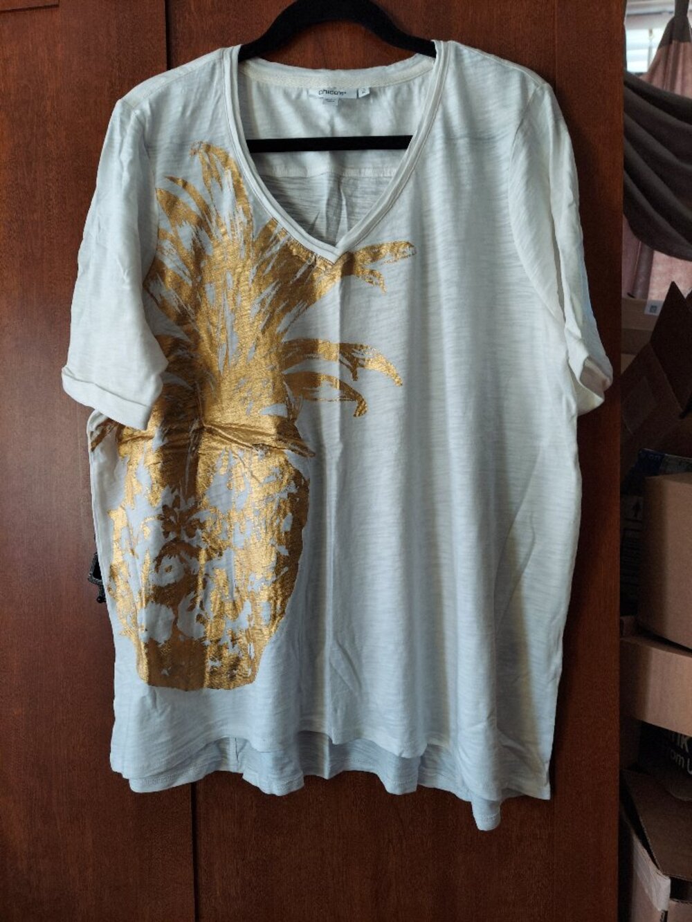 NWT Chico's White V Neck Short Sleeve Tunic Tee with Gold Metallic Design size 3
